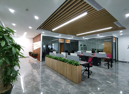 廣佛辦公室裝修設(shè)計中天花吊頂?shù)淖龇ㄓ心男?></div>
                                    <h3 class=