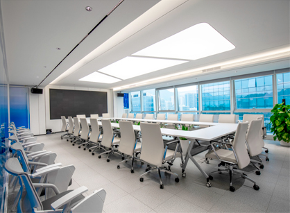 科技與理性共存的辦公室裝修設(shè)計空間是怎樣的——年年卡網(wǎng)絡(luò)科技